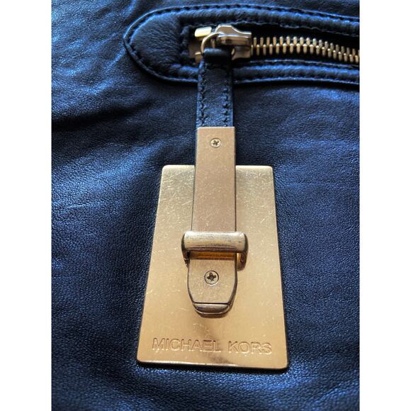 MICHAEL by Michael Kors Large Black Leather Shoulder Bag - Picture 5 of 16